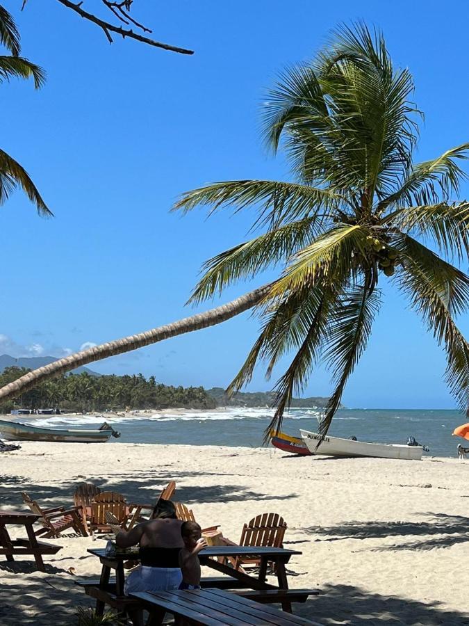 Palm Beach Hostal Guachaca Eksteriør bilde
